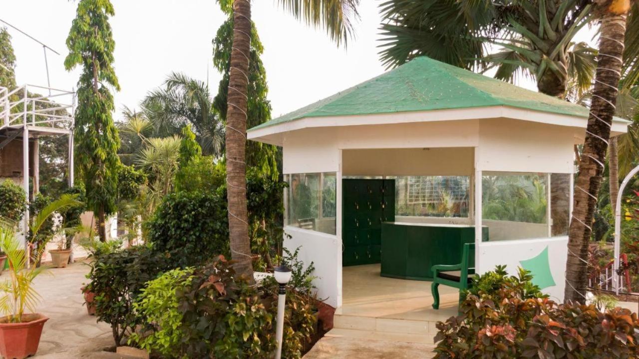 Tropical Valley Resort Morjim Eksteriør billede