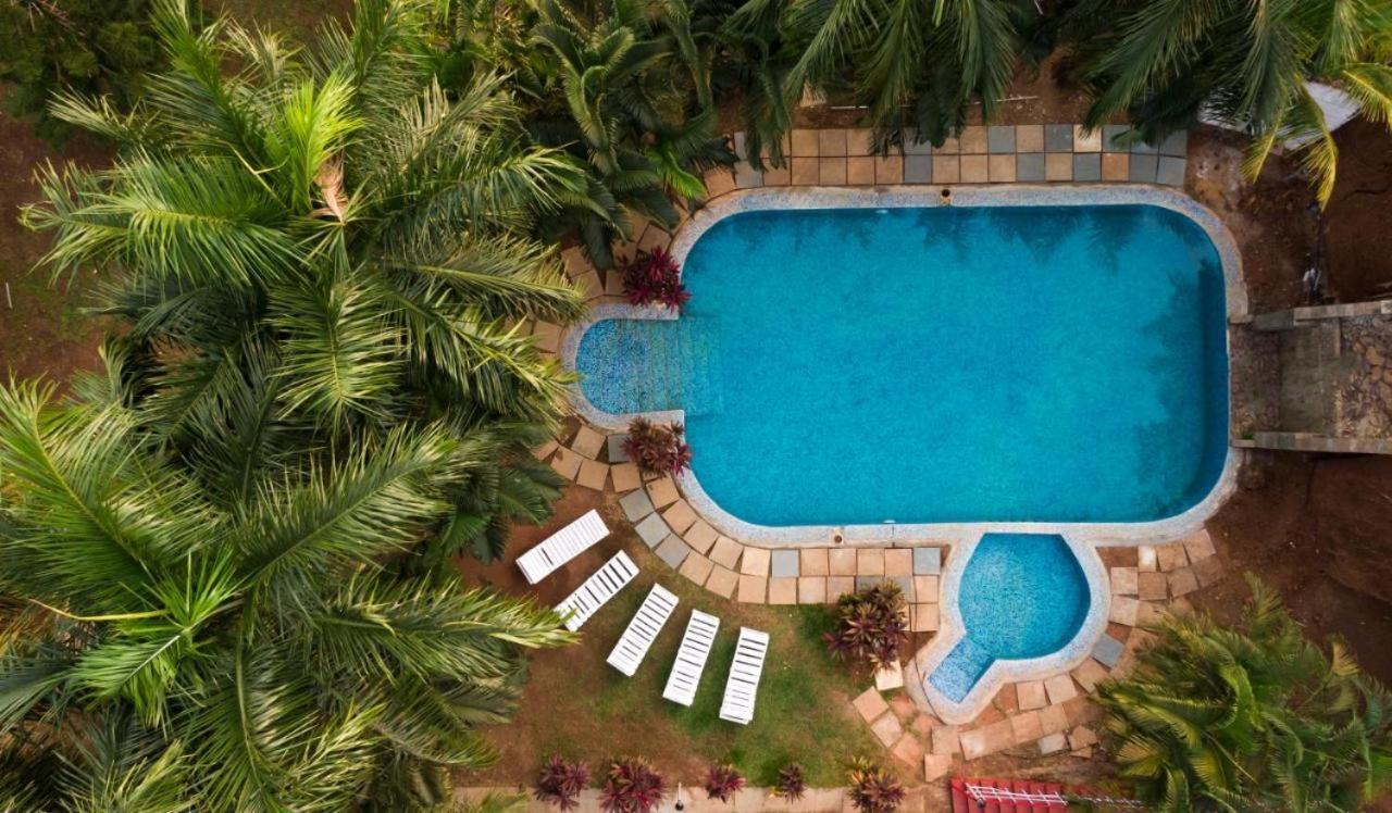 Tropical Valley Resort Morjim Eksteriør billede